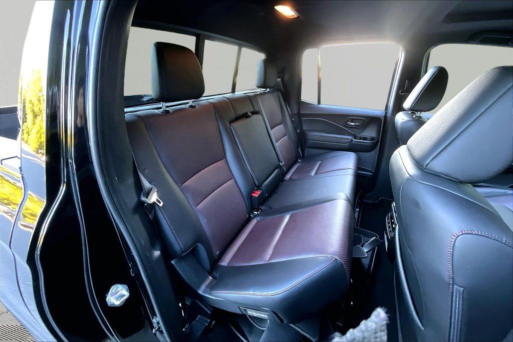 Used 2025 Honda Ridgeline Black Edition image 17