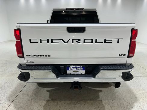 Used 2024 Chevrolet Silverado 2500 LTZ w/ LTZ Convenience Package AWD/4WD image 3
