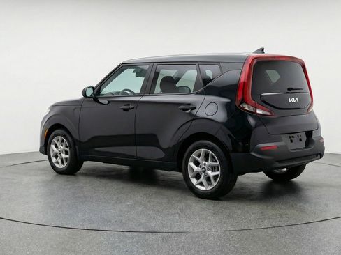 Used 2025 Kia Soul LX w/ LX Technology Package image 6