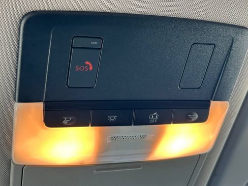 Used 2025 Nissan Rogue SV FWD image 16