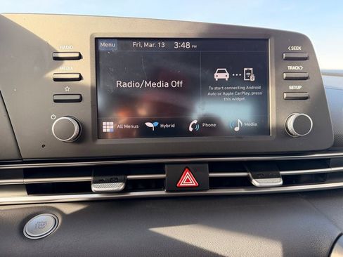 Used 2025 Hyundai Elantra Hybrid FWD image 17