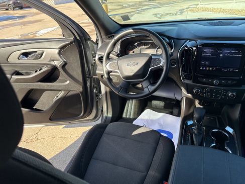 Used 2023 Chevrolet Traverse LT w/ Midnight/Sport Edition image 31