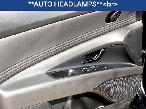 Used 2025 Hyundai Elantra Sport image 14