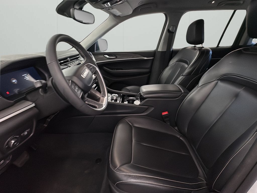 Used 2023 Jeep Grand Cherokee Limited AWD/4WD image 16