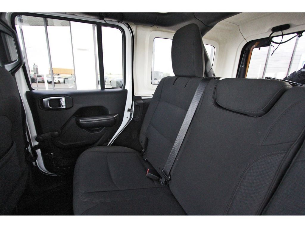 Used 2018 Jeep Wrangler Unlimited Sport AWD/4WD image 12
