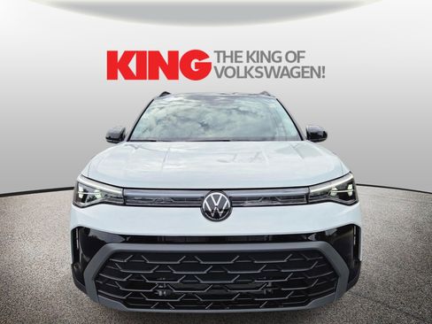 Certified 2025 Volkswagen Taos SE AWD/4WD image 9