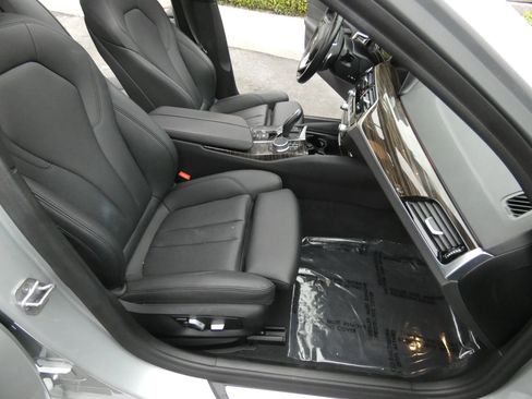 Used 2019 BMW 530i w/ Convenience Package image 26