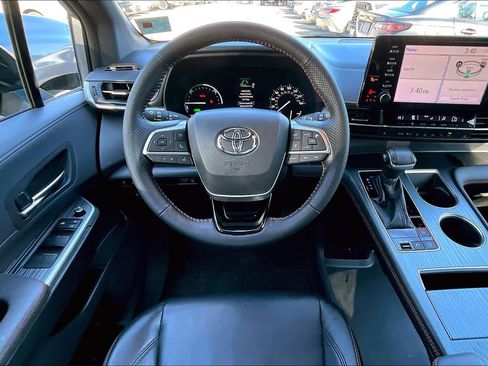 Certified 2021 Toyota Sienna XSE image 6