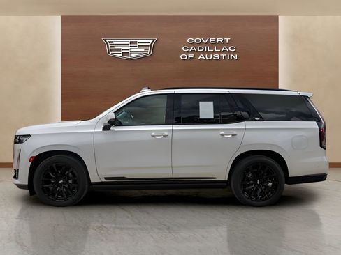 Used 2022 Cadillac Escalade Sport Platinum w/ LPO, ONYX Package AWD/4WD image 2