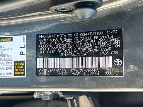 Used 2025 Toyota Corolla SE w/ SE Package FWD image 29