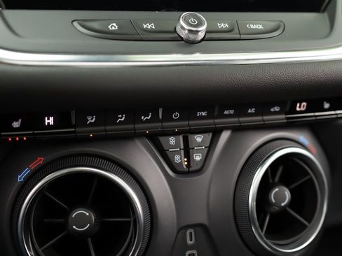 Used 2024 Chevrolet Blazer LT w/ Sound & Technology Package FWD image 16