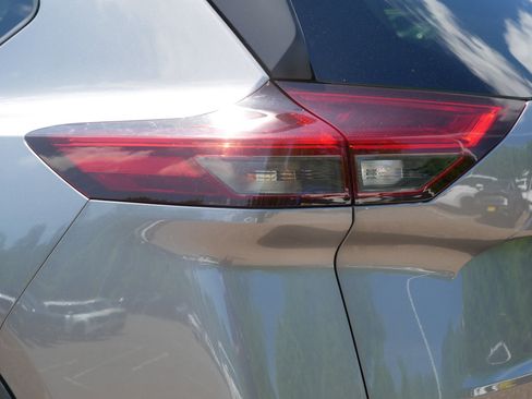 Certified 2023 Nissan Rogue SV AWD/4WD image 17
