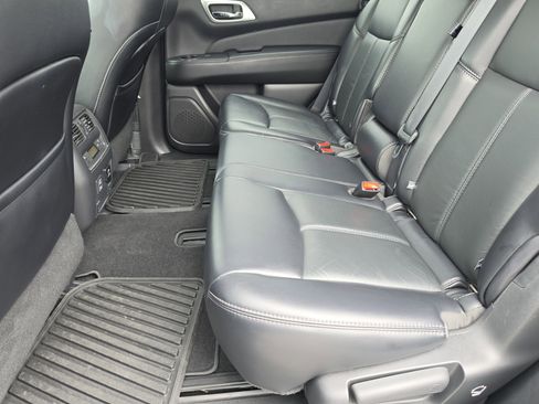 Used 2018 Nissan Pathfinder SL w/ Midnight Edition Package FWD image 9