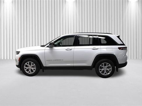 Used 2022 Jeep Grand Cherokee Limited w/ MOPAR Finishing Package AWD/4WD image 7
