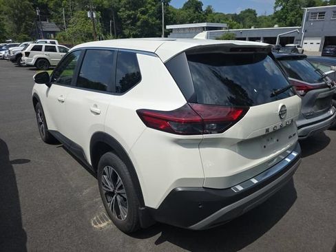Used 2023 Nissan Rogue SV AWD/4WD image 3