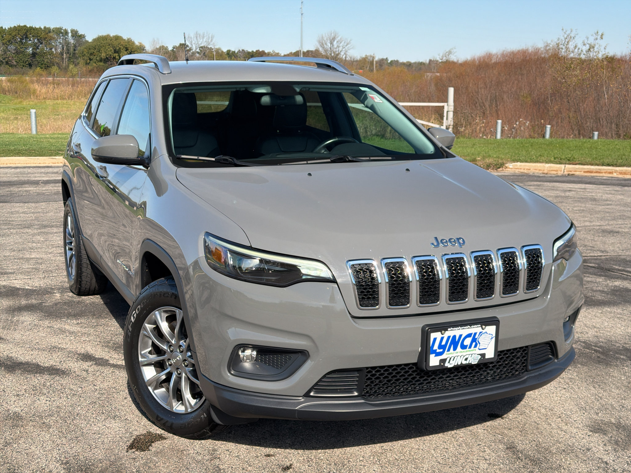 Used 2020 Jeep Cherokee Latitude Plus w/ Cold Weather Group AWD/4WD image 5