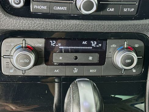 Used 2016 Volkswagen Touareg Sport AWD/4WD image 22