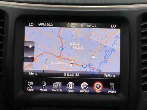 Used 2015 Jeep Cherokee Limited w/ Luxury Group AWD/4WD image 10