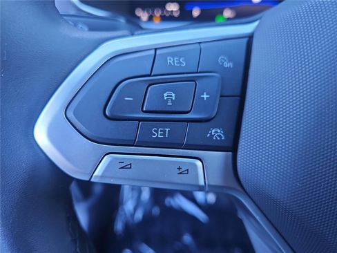 New 2026 Volkswagen Taos SE image 16