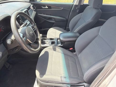 Used 2019 Kia Sorento L FWD image 9