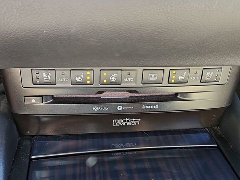 Used 2019 Lexus ES 350 Ultra Luxury w/ Accessory Package image 17