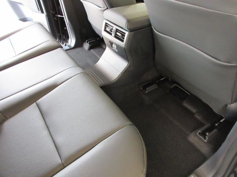 Used 2026 Lexus GX 550 AWD/4WD image 20