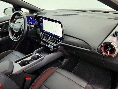 Used 2025 Chevrolet Equinox EV RS FWD image 25