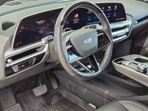 Used 2025 Cadillac Lyriq Luxury w/ LPO, Floor Liner Package AWD/4WD image 10