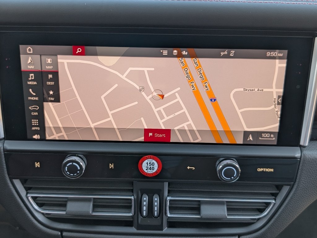 Certified 2025 Porsche Macan AWD/4WD image 14