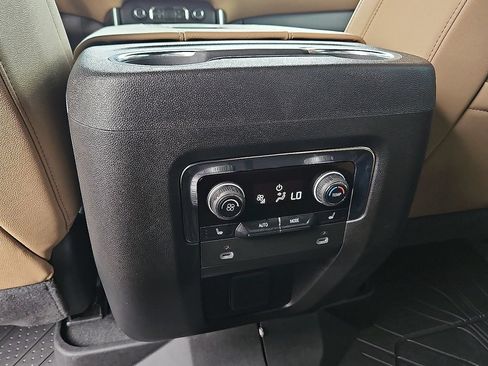 Used 2024 Chevrolet Tahoe Premier w/ Premium Package AWD/4WD image 19