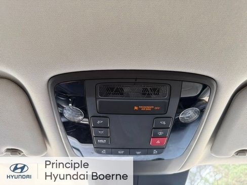 Used 2025 Kia Carnival EX FWD image 34