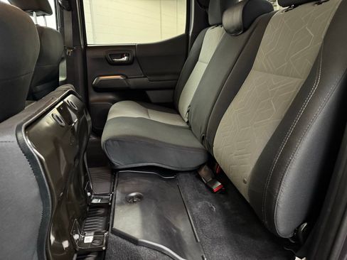 Used 2021 Toyota Tacoma TRD Off-Road image 31