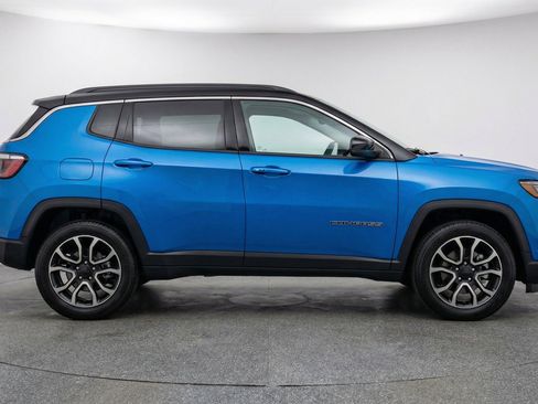Used 2025 Jeep Compass Limited AWD/4WD image 11