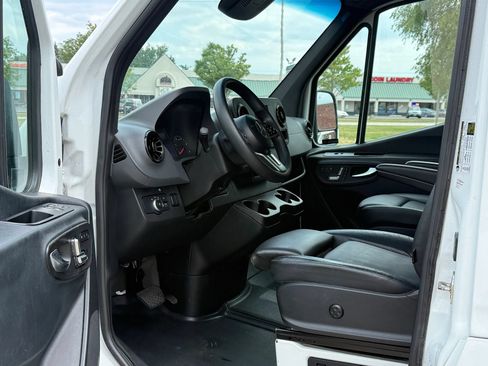 Used 2020 Mercedes-Benz Sprinter 2500 w/ Comfort Plus Package image 11