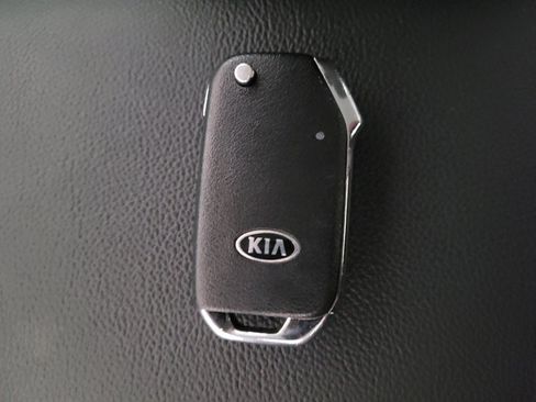 Used 2020 Kia Forte LXS FWD image 32