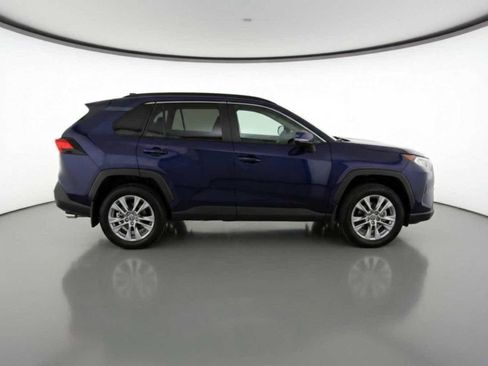 Used 2023 Toyota RAV4 XLE Premium image 9