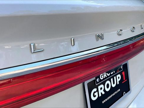 Used 2018 Lincoln MKX Select w/ Select Plus Package FWD image 10