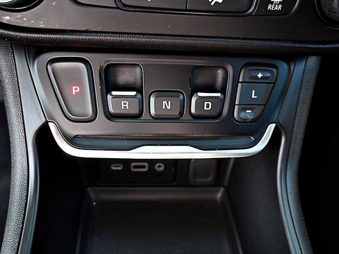 Used 2018 GMC Terrain SLE image 24