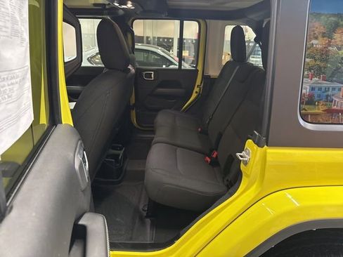 Used 2022 Jeep Wrangler Unlimited Sahara w/ Cold Weather Group AWD/4WD image 37