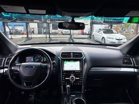 Used 2017 Ford Explorer Sport image 19