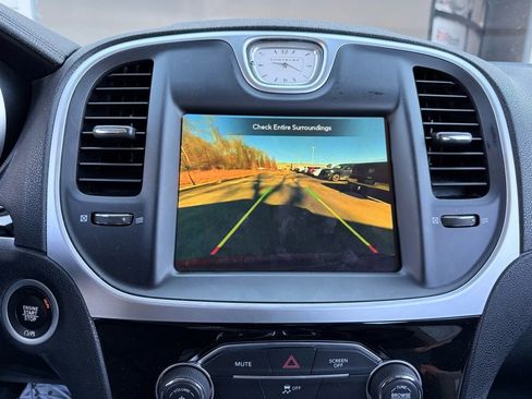 Used 2023 Chrysler 300 Touring w/ Sport Appearance Package image 18