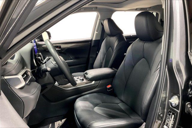 Used 2023 Toyota Highlander Limited AWD/4WD image 25