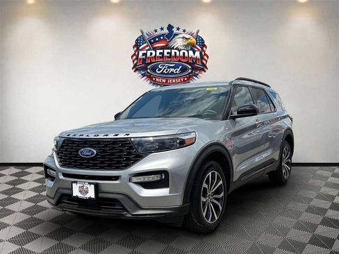 Used 2023 Ford Explorer ST-Line w/ Class IV Trailer Tow Package AWD/4WD image 2
