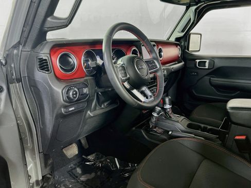 Used 2023 Jeep Gladiator Rubicon w/ LED Lighting Group AWD/4WD image 9
