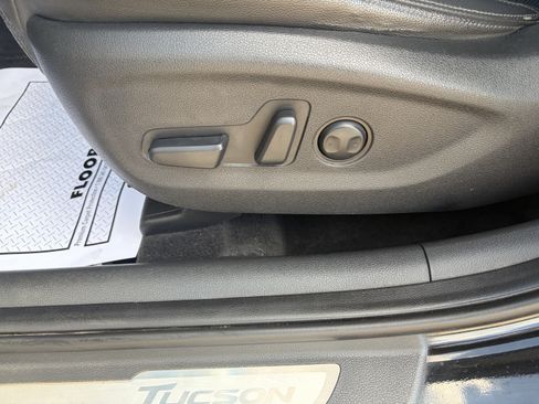 Used 2016 Hyundai Tucson Limited w/ Option Group 03 FWD image 10