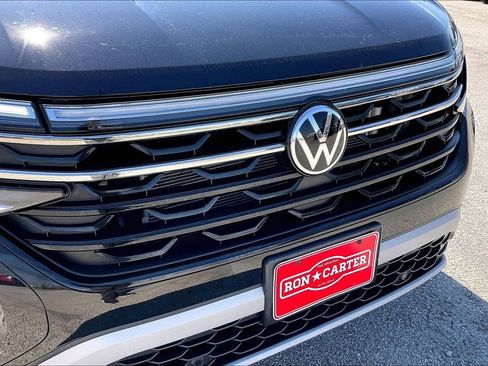 Used 2025 Volkswagen Atlas Peak Edition SE AWD/4WD image 34