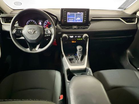 Used 2019 Toyota RAV4 LE FWD image 29