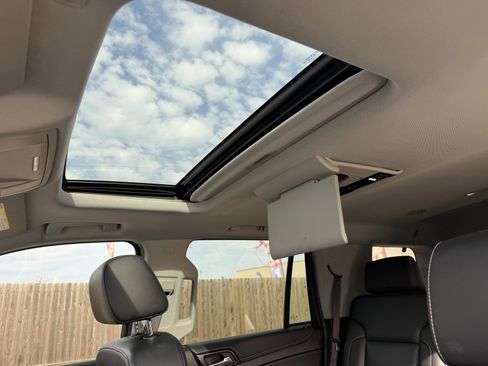 Used 2017 GMC Yukon SLT w/ Premium Edition image 19