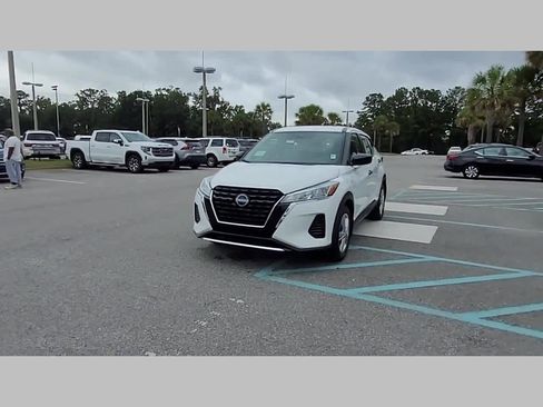 New 2025 Nissan Kicks Play S image 18