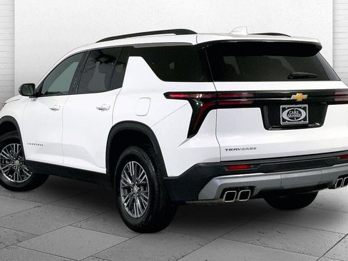 Used 2025 Chevrolet Traverse LT image 11